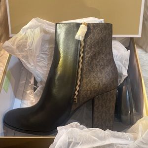 MICHAEL KORS Womens Black Metal Lock Frenchie Block Heel Leather Booties 10 M